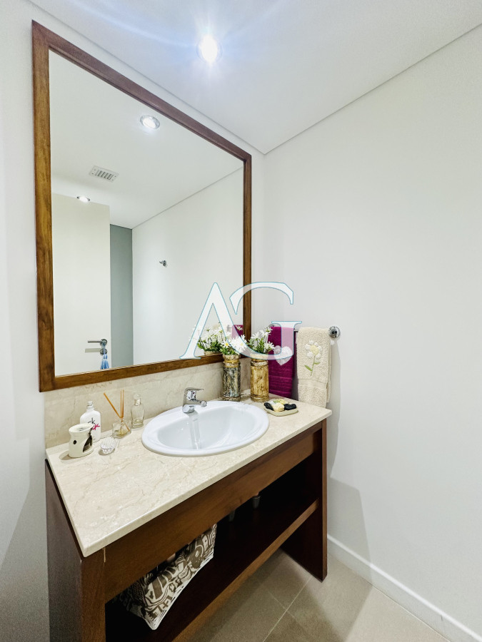 Apartamento ID.199 - Oportunidad en Venta! Apartamento sobre playa Brava de 3 Dormitorios más Dependencia, Torre Le Parc