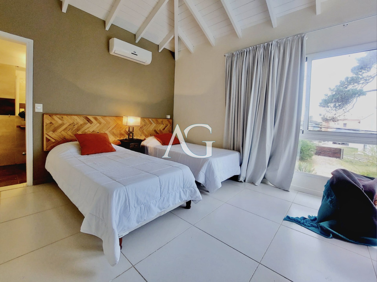 Casa ID.532 - Excelente Casa de 6 Dormitorios y Piscina en Montoya, La Barra