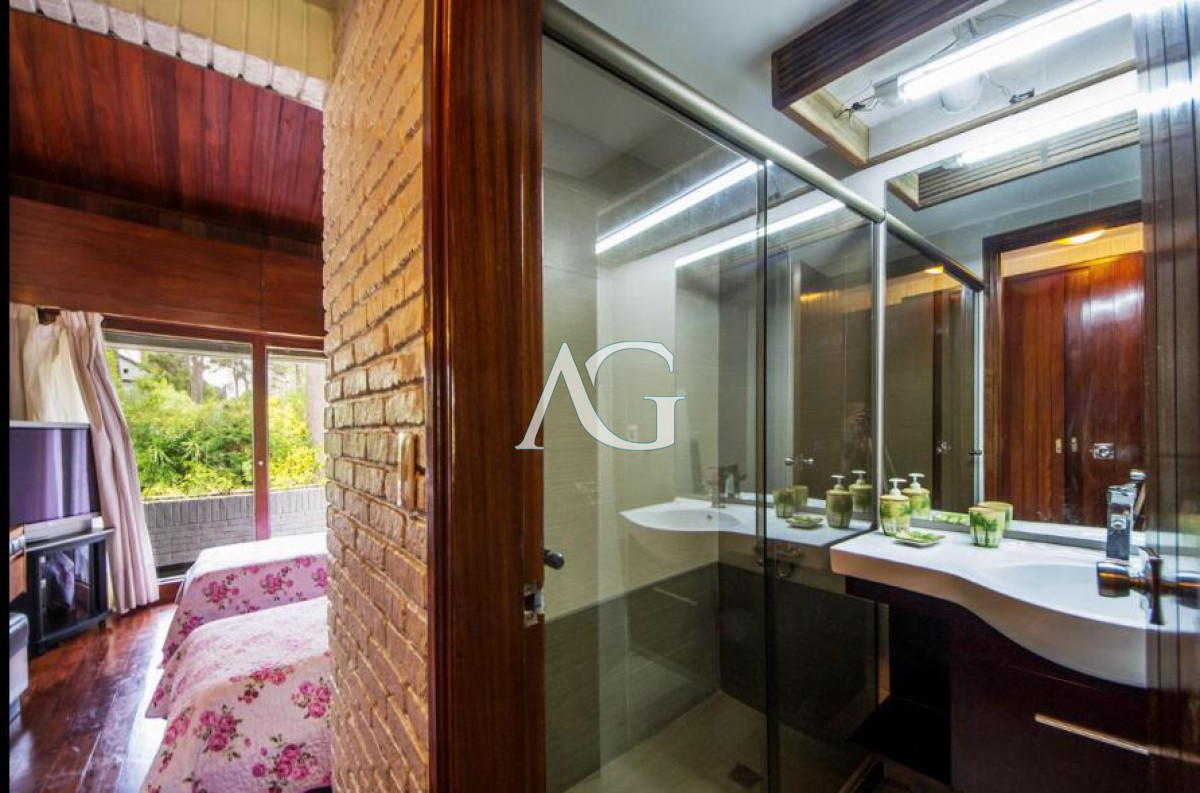 Casa ID.307 - Excelente Casa de 4 Dormitorios en Playa Mansa, Ideal para vivir todo el año