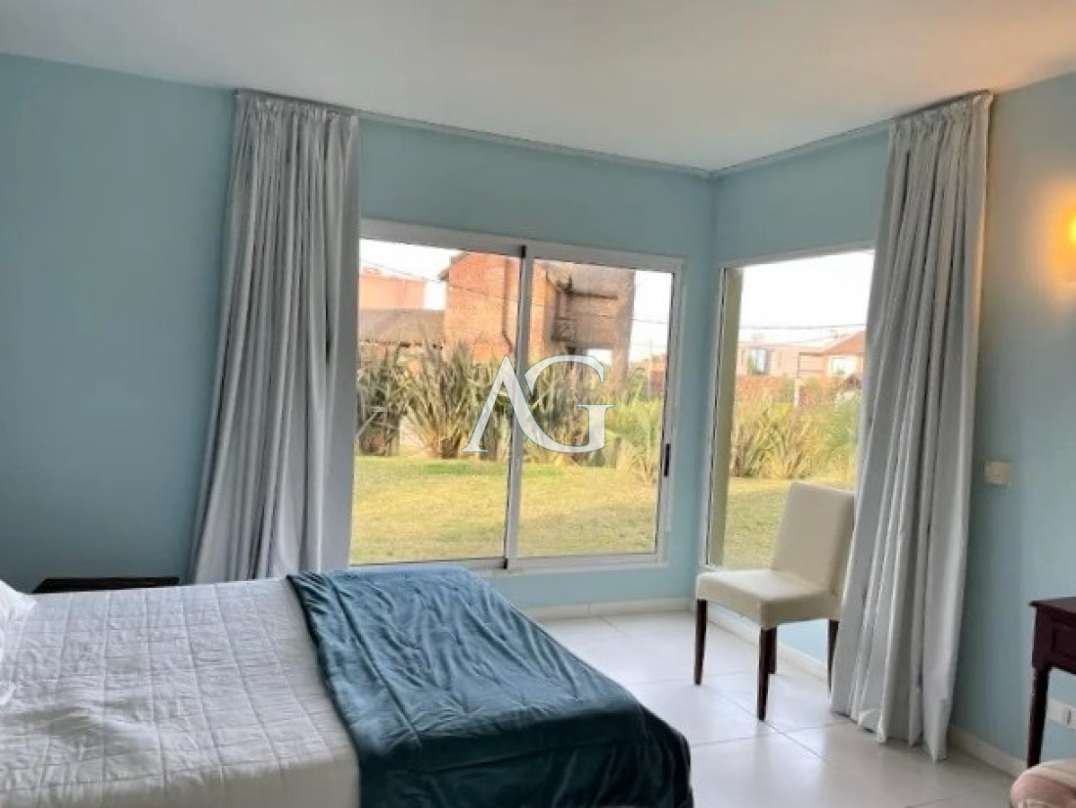Casa ID.532 - Excelente Casa de 6 Dormitorios y Piscina en Montoya, La Barra