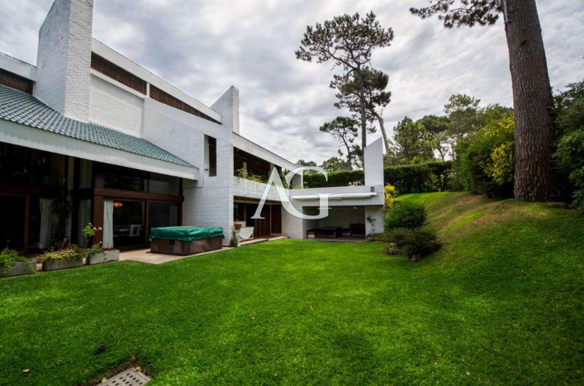 Casa ID.307 - Excelente Casa de 4 Dormitorios en Playa Mansa, Ideal para vivir todo el año