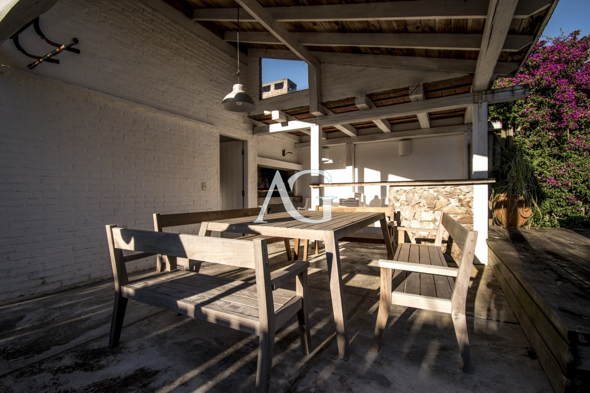 Casa ID.482 - Excelente Casa de 4 Dormitorios con Piscina y Parrillero en Montoya, La Barra