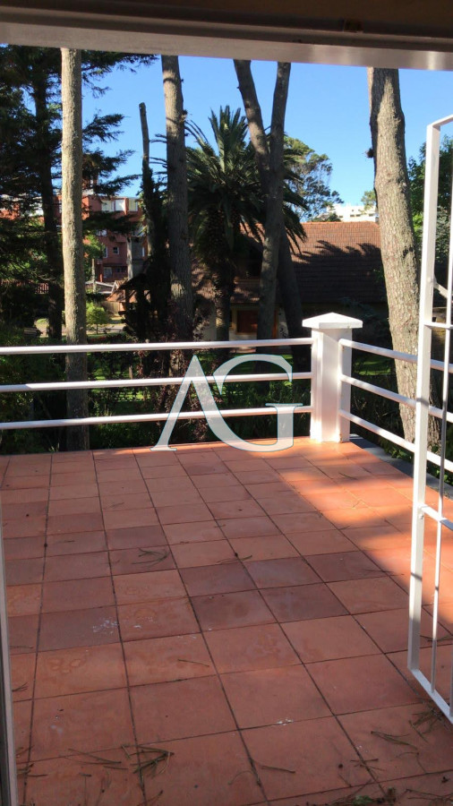 Casa ID.483 - Casa de 3 Dormitorios más Dependencia y Piscina, en Aidy Grill Punta del Este, Ubicada a pasos del Mar