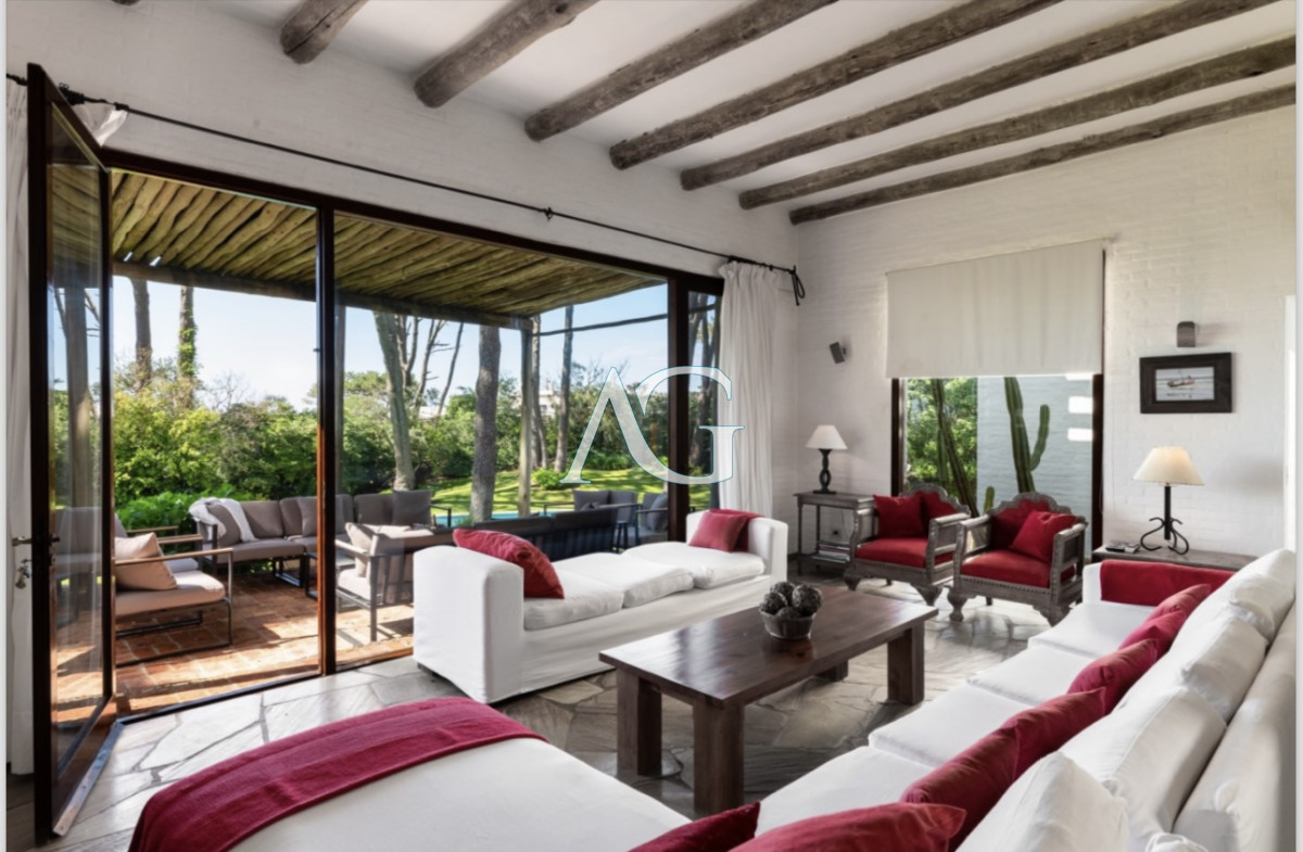Casa ID.99 - Excelente casa de 5 dormitorios mas dependencia y gran parque a 200 metros de la Playa de Montoya en alquiler de temporada