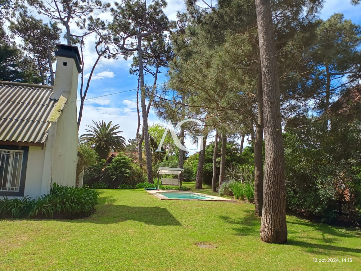 Casa ID.483 - Casa de 3 Dormitorios más Dependencia y Piscina, en Aidy Grill Punta del Este, Ubicada a pasos del Mar