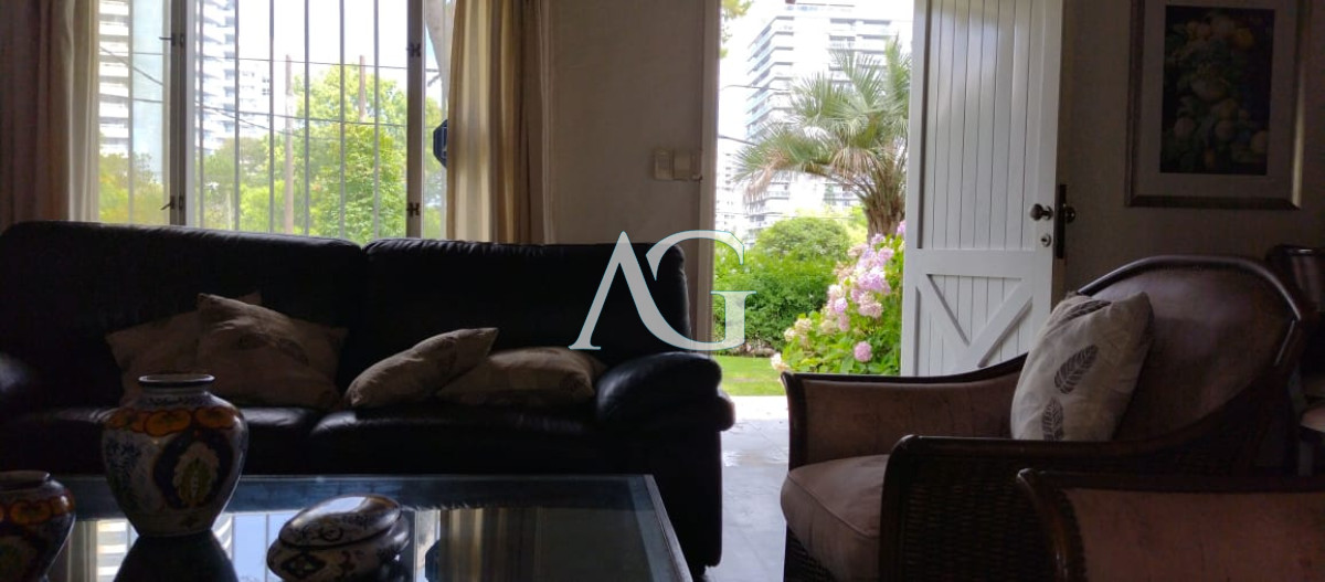 Casa ID.483 - Casa de 3 Dormitorios más Dependencia y Piscina, en Aidy Grill Punta del Este, Ubicada a pasos del Mar