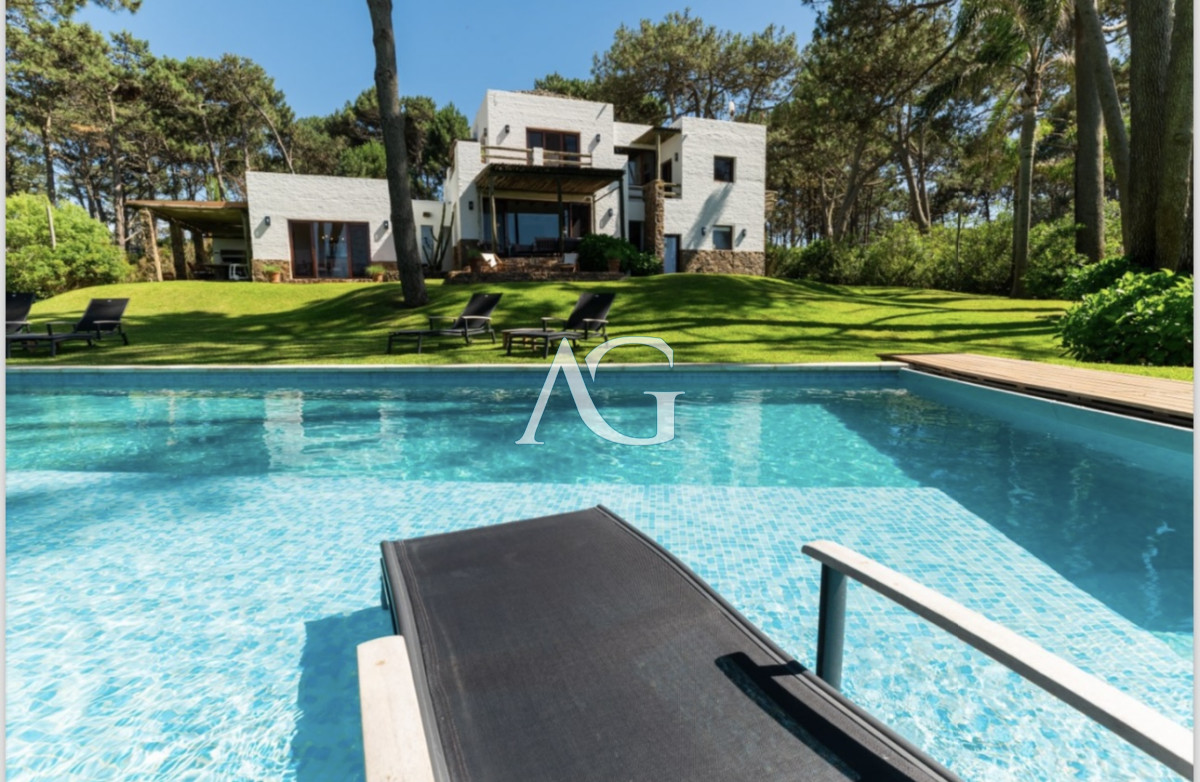 Casa ID.99 - Excelente casa de 5 dormitorios mas dependencia y gran parque a 200 metros de la Playa de Montoya en alquiler de temporada