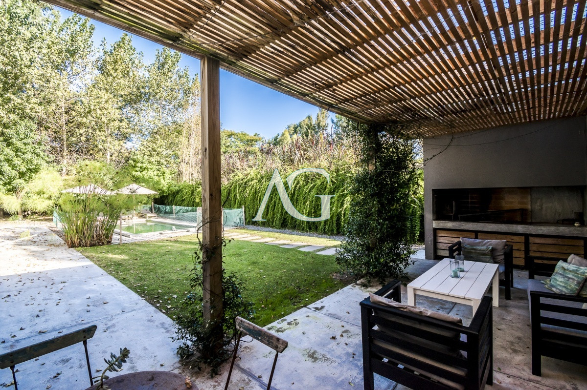Casa ID.533 - Excelente Casa de 3 Dormitorios en Barrio Privado, La Arbolada - Punta del Este, Venta