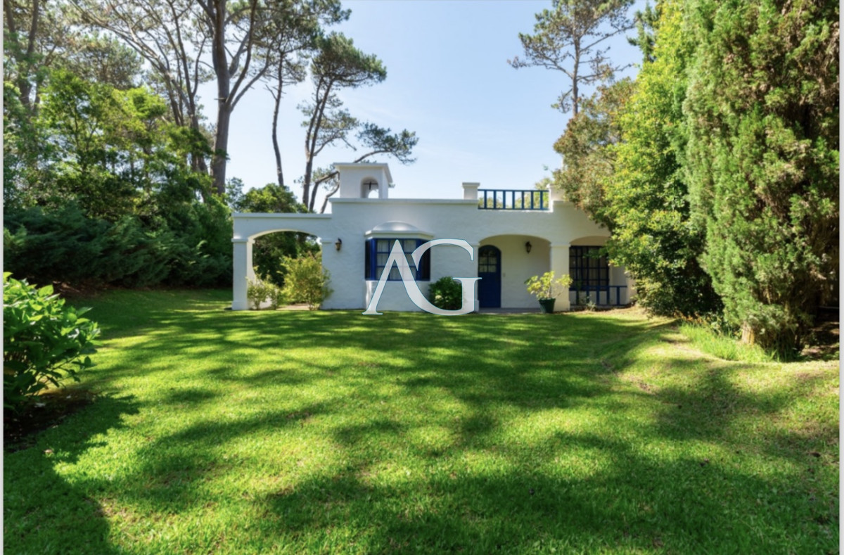 Casa ID.99 - Excelente casa de 5 dormitorios mas dependencia y gran parque a 200 metros de la Playa de Montoya en alquiler de temporada