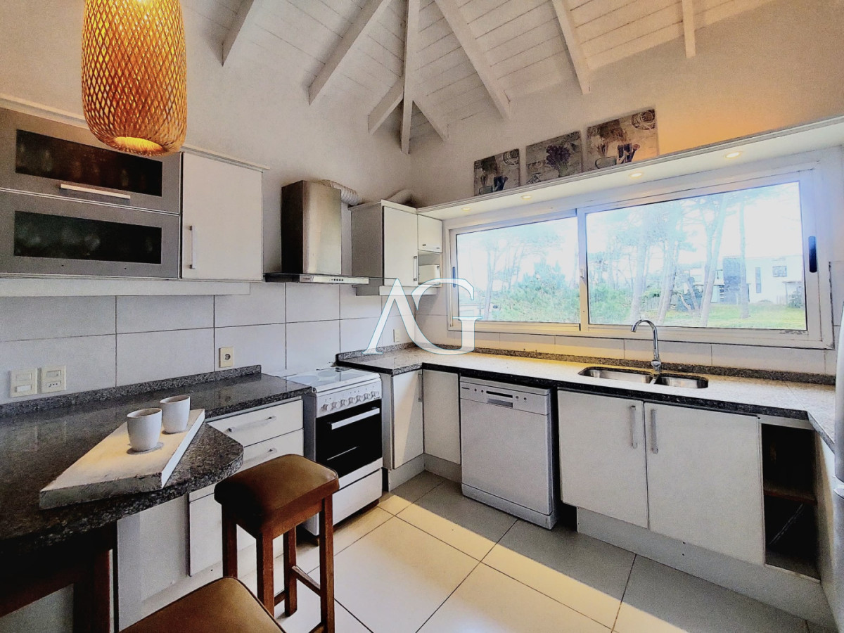 Casa ID.532 - Excelente Casa de 6 Dormitorios y Piscina en Montoya, La Barra