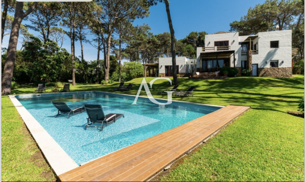 Casa ID.99 - Excelente casa de 5 dormitorios mas dependencia y gran parque a 200 metros de la Playa de Montoya en alquiler de temporada