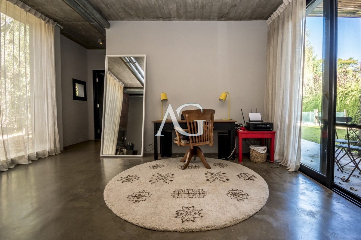 Casa ID.533 - Excelente Casa de 3 Dormitorios en Barrio Privado, La Arbolada - Punta del Este, Venta