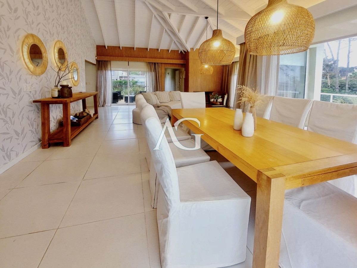 Casa ID.532 - Excelente Casa de 6 Dormitorios y Piscina en Montoya, La Barra