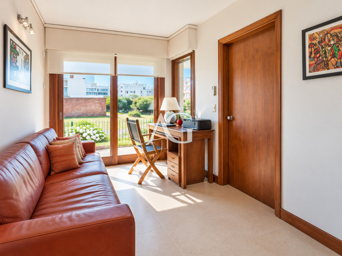 Casa ID.758 - Excelente Casa de 4 Dormitorios, Piscina Climatizada y Barbacoa a una cuadra del Mar, Playa Mansa