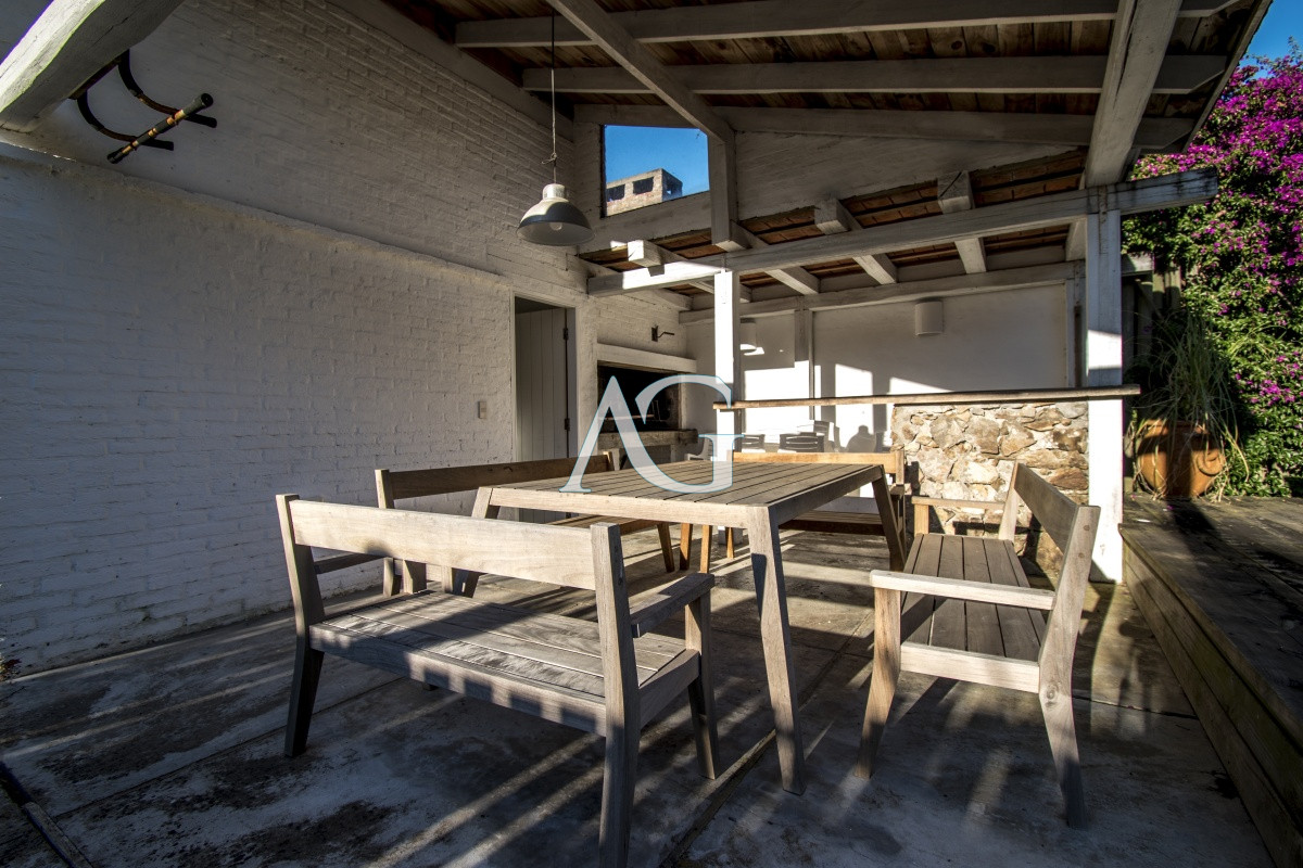 Casa ID.482 - Excelente Casa de 4 Dormitorios con Piscina y Parrillero en Montoya, La Barra