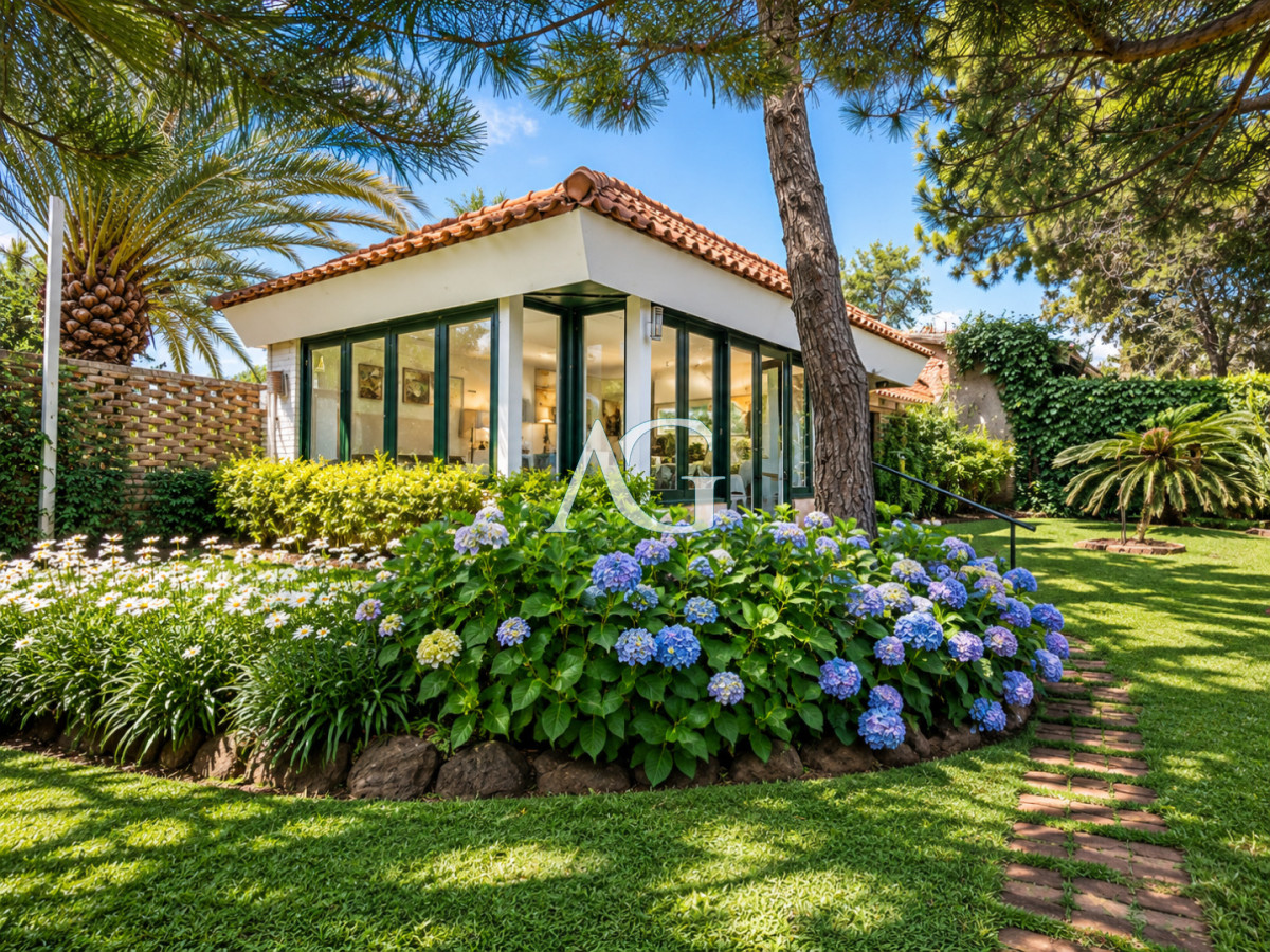Casa ID.758 - Excelente Casa de 4 Dormitorios, Piscina Climatizada y Barbacoa a una cuadra del Mar, Playa Mansa
