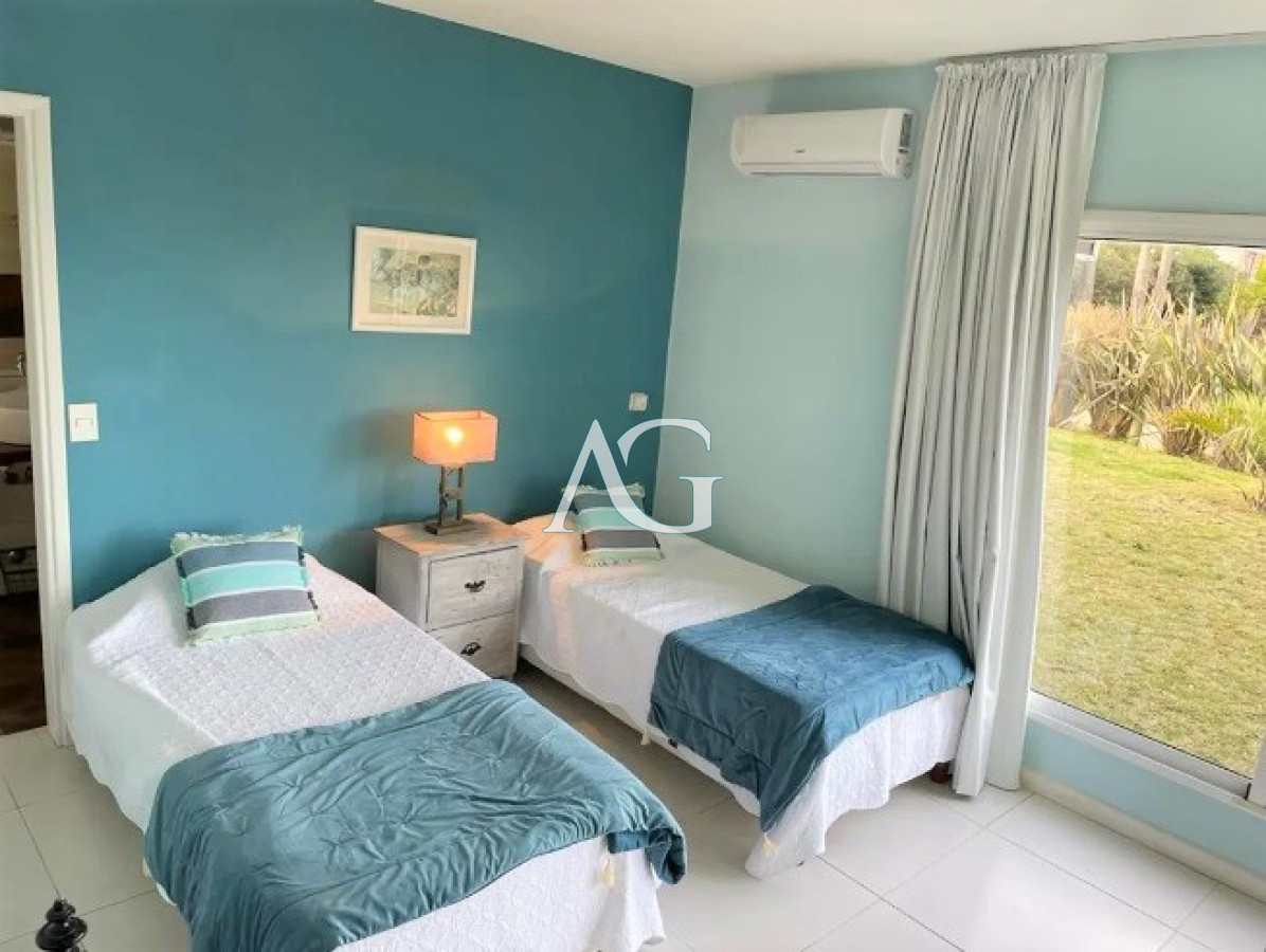 Casa ID.532 - Excelente Casa de 6 Dormitorios y Piscina en Montoya, La Barra