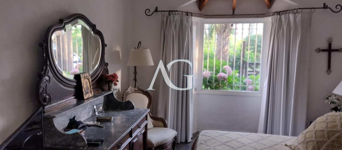 Casa ID.483 - Casa de 3 Dormitorios más Dependencia y Piscina, en Aidy Grill Punta del Este, Ubicada a pasos del Mar