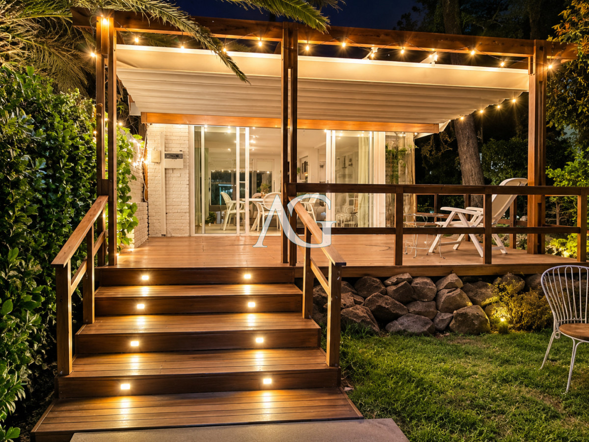 Casa ID.758 - Excelente Casa de 4 Dormitorios, Piscina Climatizada y Barbacoa a una cuadra del Mar, Playa Mansa