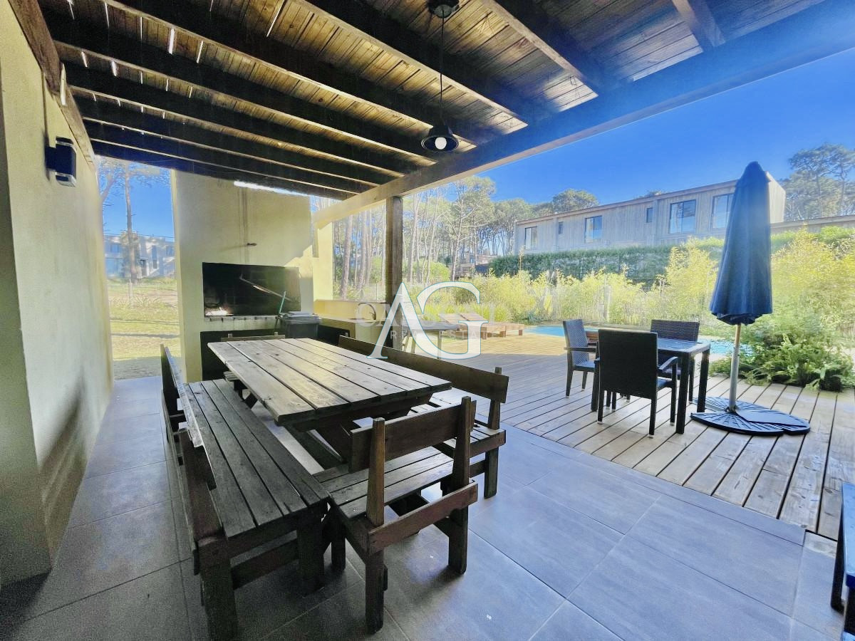 Casa ID.532 - Excelente Casa de 6 Dormitorios y Piscina en Montoya, La Barra