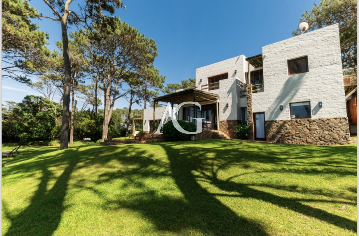 Casa ID.99 - Excelente casa de 5 dormitorios mas dependencia y gran parque a 200 metros de la Playa de Montoya en alquiler de temporada