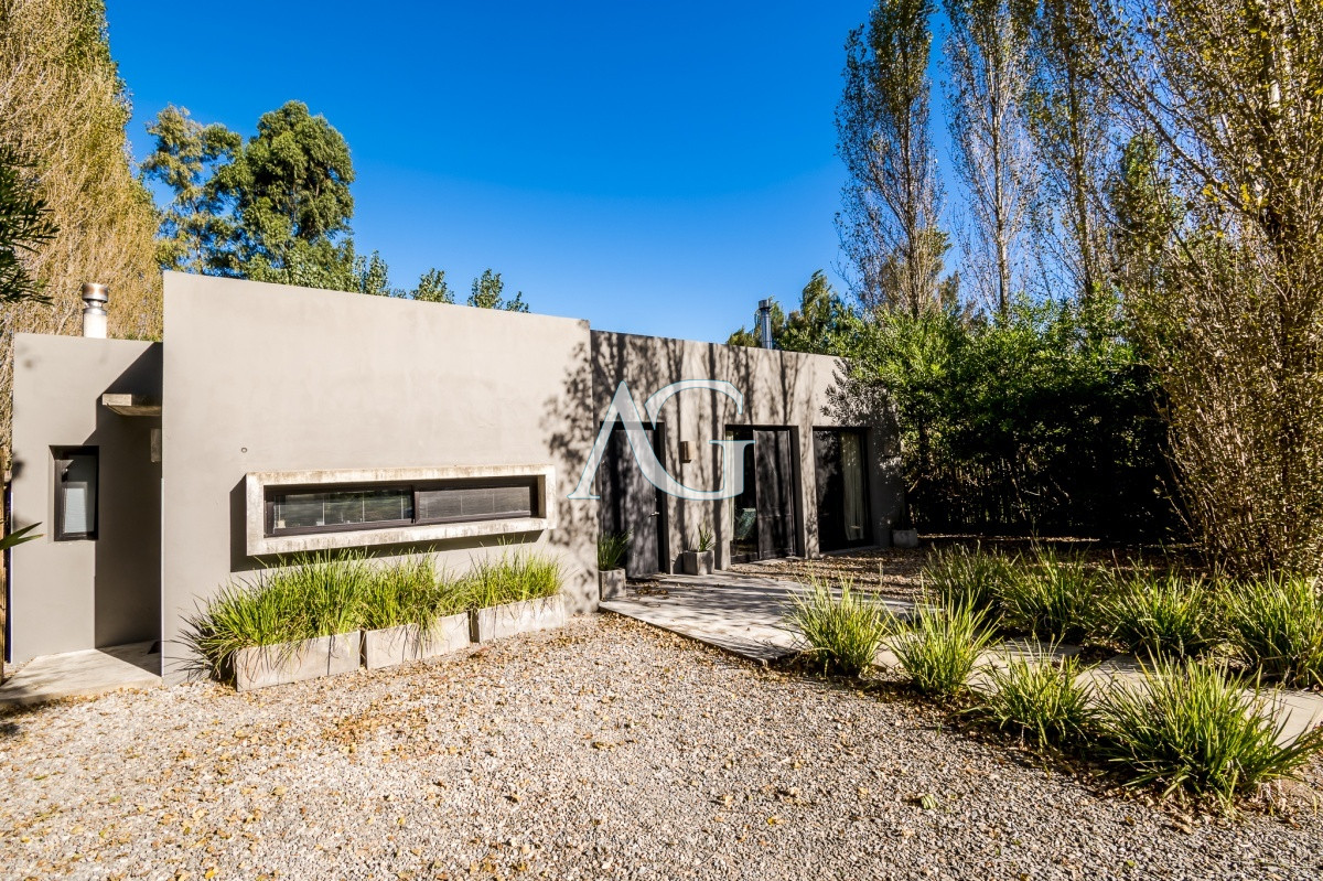 Casa ID.533 - Excelente Casa de 3 Dormitorios en Barrio Privado, La Arbolada - Punta del Este, Venta