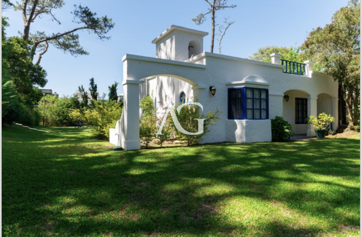 Casa ID.99 - Excelente casa de 5 dormitorios mas dependencia y gran parque a 200 metros de la Playa de Montoya en alquiler de temporada