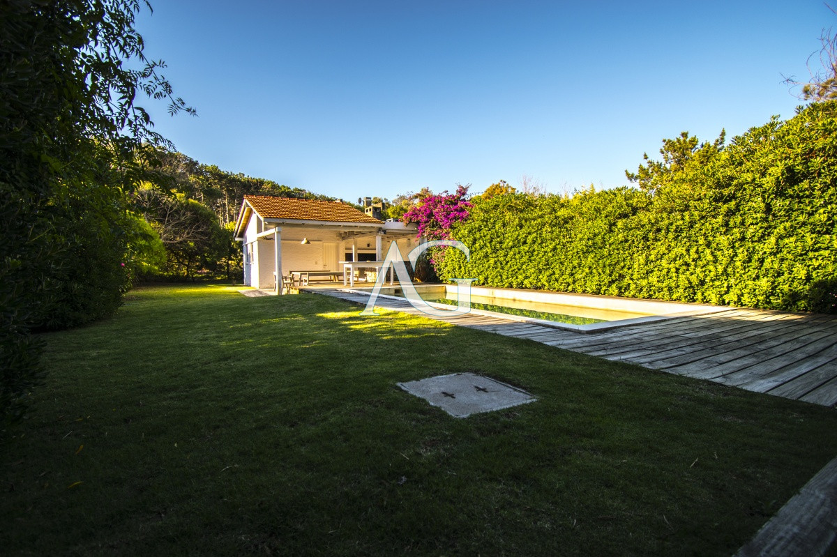 Casa ID.482 - Excelente Casa de 4 Dormitorios con Piscina y Parrillero en Montoya, La Barra