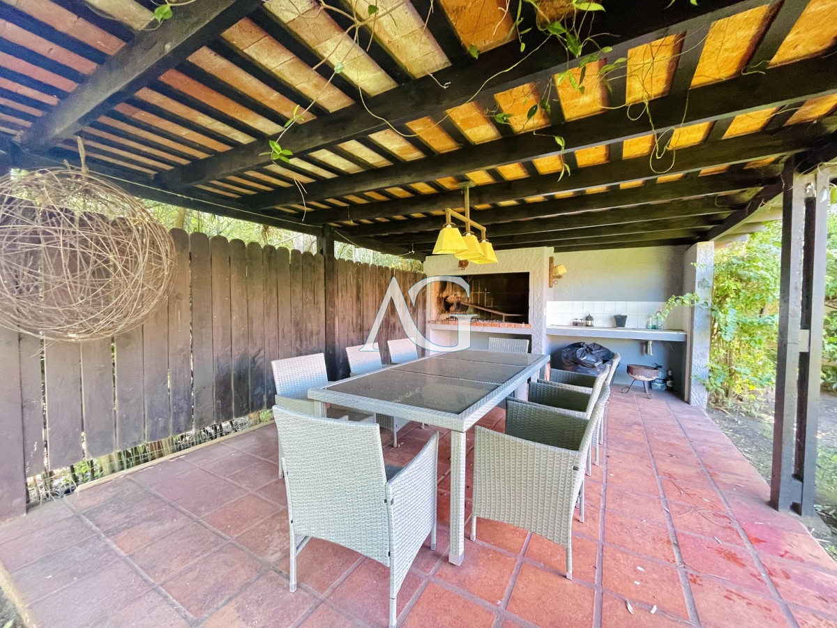 Casa ID.98 - Cómoda Casa de 5 Dormitorios y Piscina Climatizada en Punta del Este