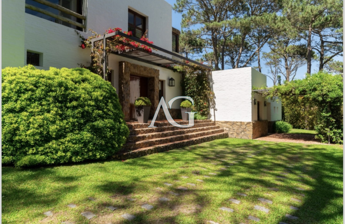 Casa ID.99 - Excelente casa de 5 dormitorios mas dependencia y gran parque a 200 metros de la Playa de Montoya en alquiler de temporada