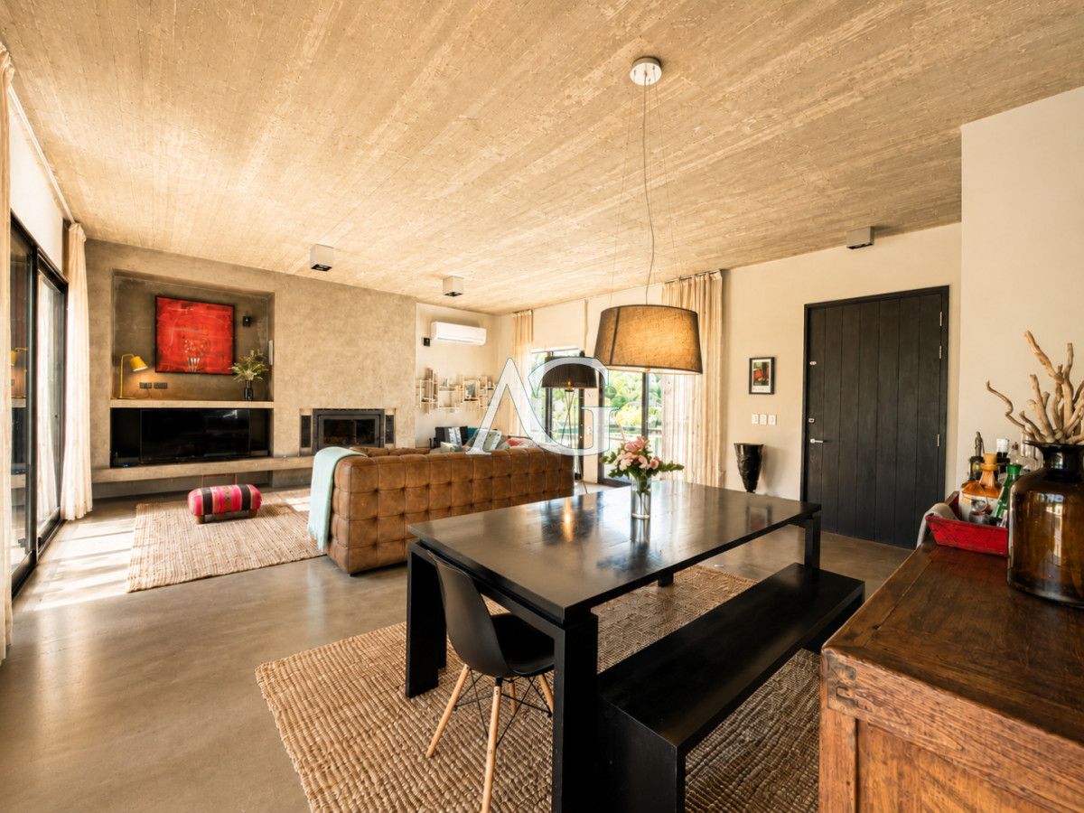 Casa ID.533 - Excelente Casa de 3 Dormitorios en Barrio Privado, La Arbolada - Punta del Este, Venta