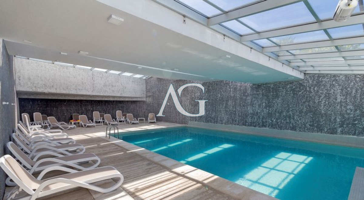 Apartamento ID.200 - Moderno Penthouse con Vista al Mar, en Playa Brava, 3 Dormitorios con Parrillero y Dependencia de servicio