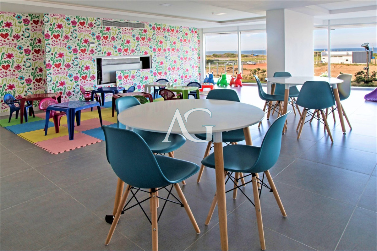 Apartamento ID.200 - Moderno Penthouse con Vista al Mar, en Playa Brava, 3 Dormitorios con Parrillero y Dependencia de servicio