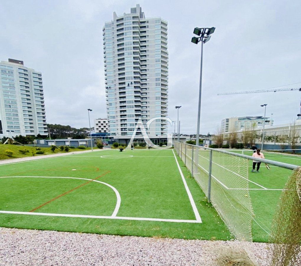 Apartamento ID.249 - Venta de gran apartamento de 3 dormitorios con parrillero propio en Playa Brava, Punta del Este