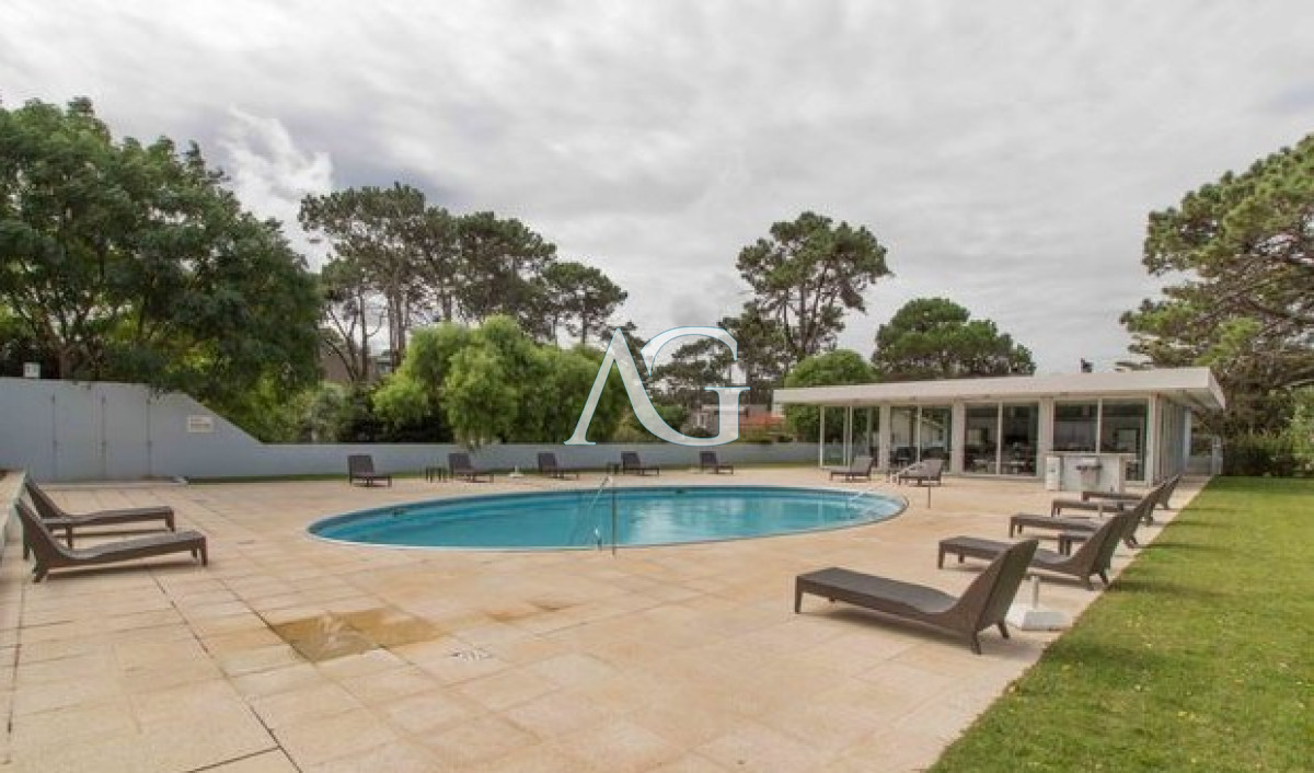 Apartamento ID.221 - Excelente Apartamento de 2 Dormitorios en Alquiler - Punta del Este