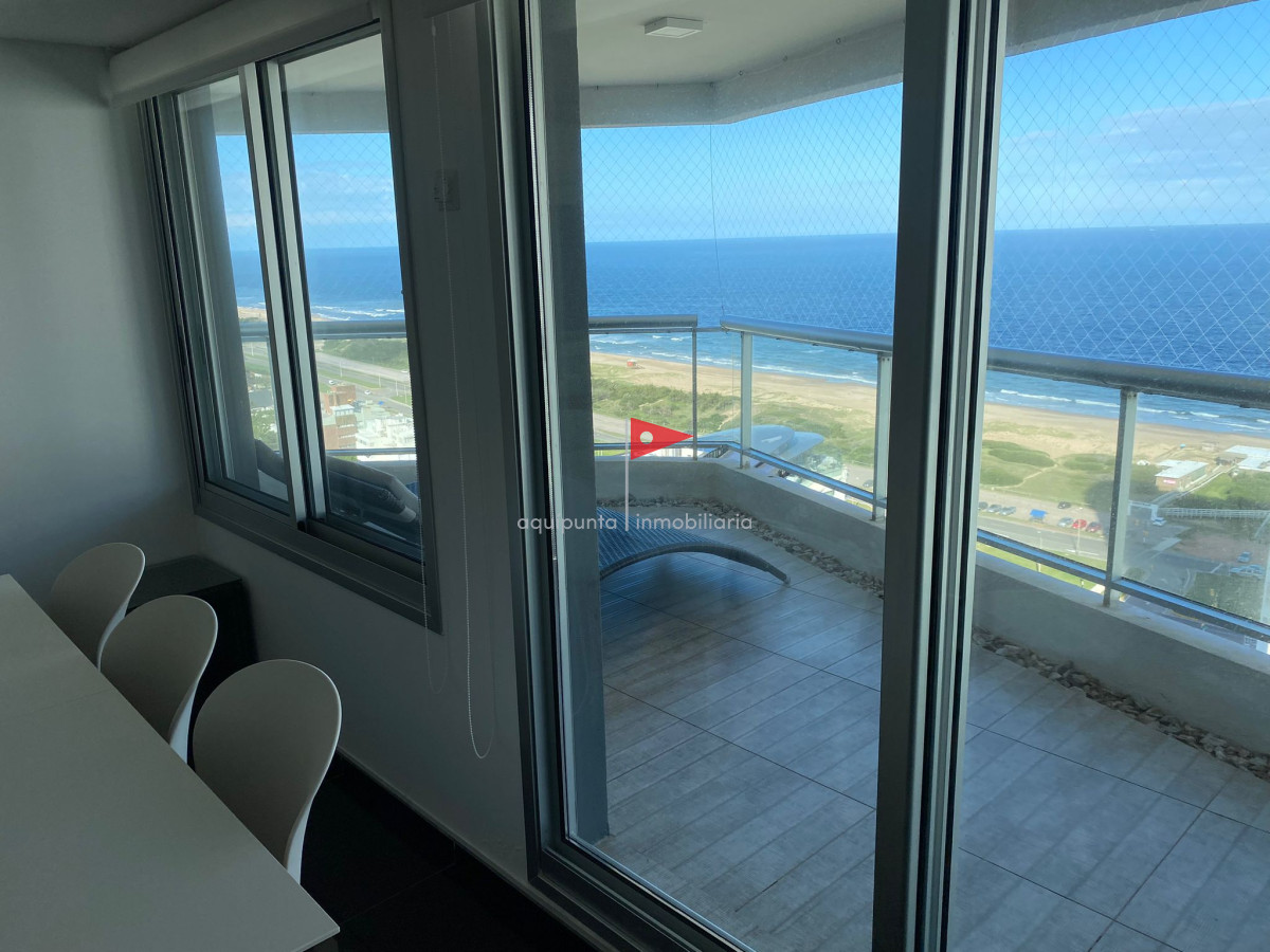 Apartamento ID.164 - Venta de gran apartamento de 3 dormitorios con parrillero propio en Playa Brava, Punta del Este