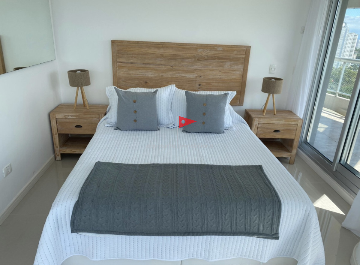 Apartamento ID.167 - Alquiler temporal de apartamento piso alto de 2 dormitorios más servicio en playa brava 