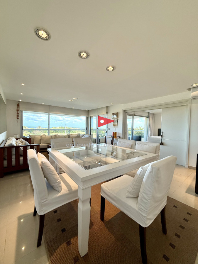 Apartamento ID.158 - Venta de apartamento de 3 dormitorios sobre primera fila de Playa Brava, Punta del Este
