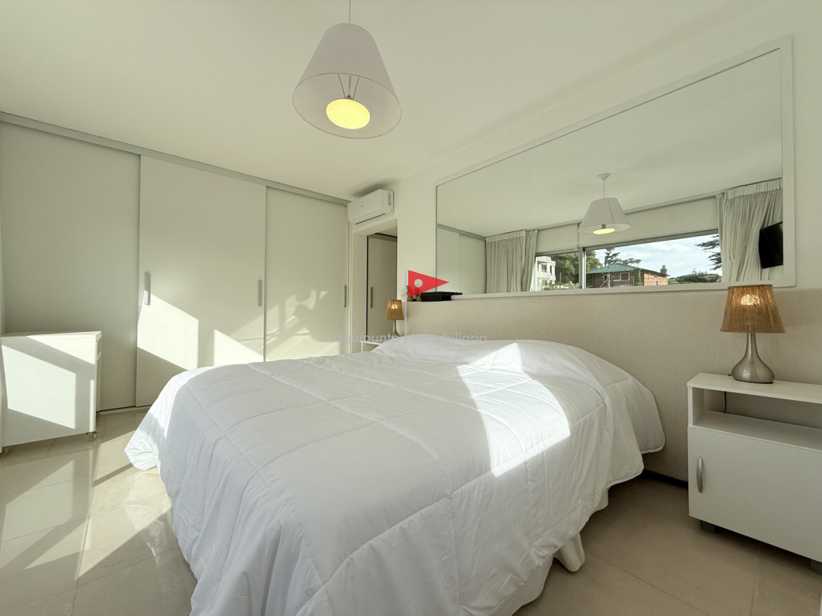 Apartamento ID.158 - Venta de apartamento de 3 dormitorios sobre primera fila de Playa Brava, Punta del Este