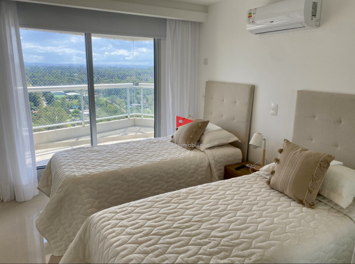 Apartamento ID.167 - Alquiler temporal de apartamento piso alto de 2 dormitorios más servicio en playa brava 