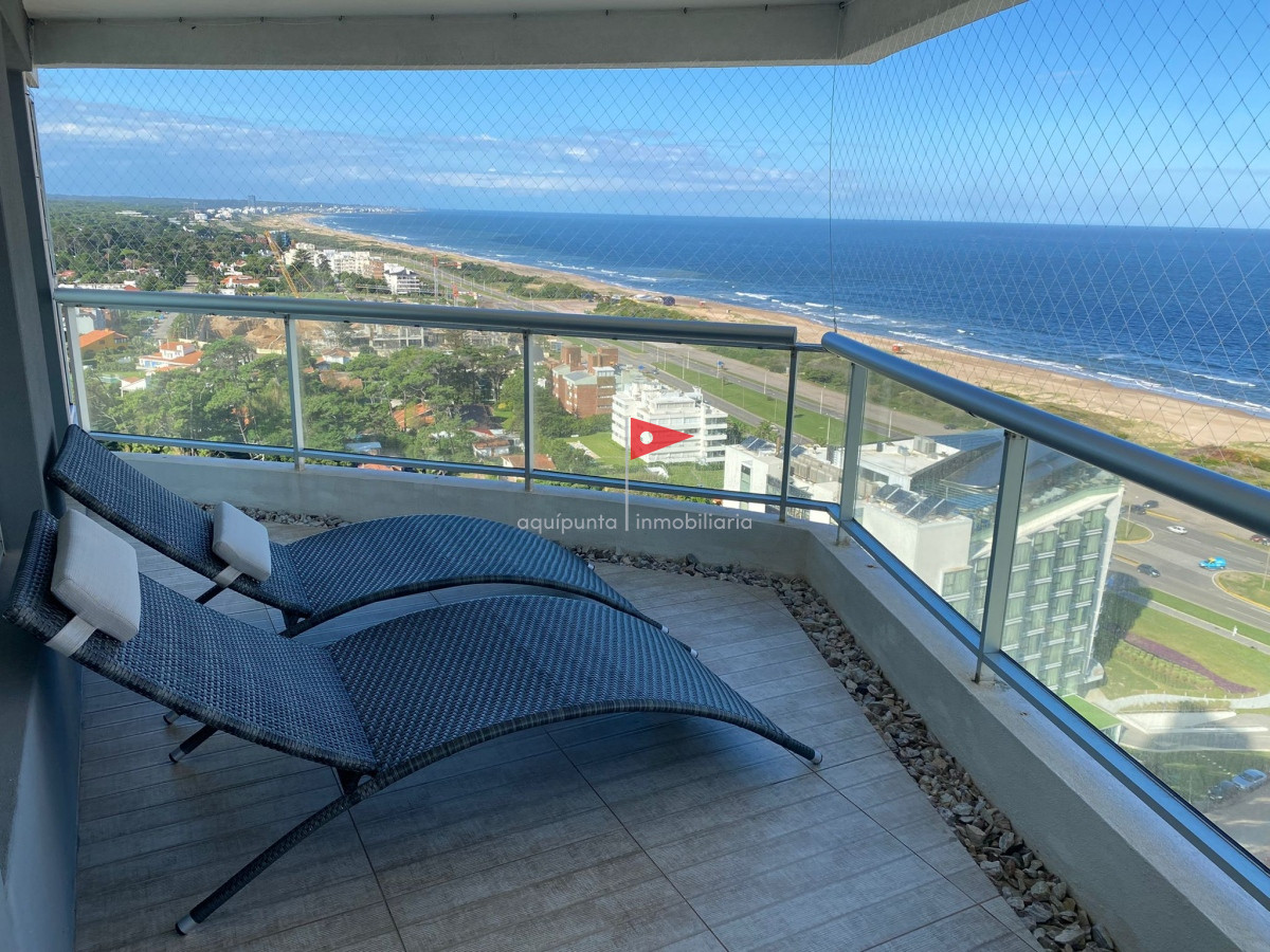 Apartamento ID.164 - Venta de gran apartamento de 3 dormitorios con parrillero propio en Playa Brava, Punta del Este