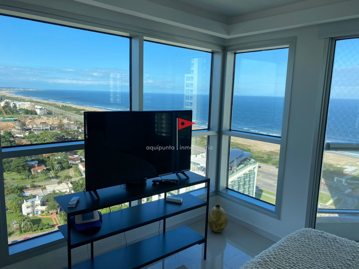 Apartamento ID.164 - Venta de gran apartamento de 3 dormitorios con parrillero propio en Playa Brava, Punta del Este