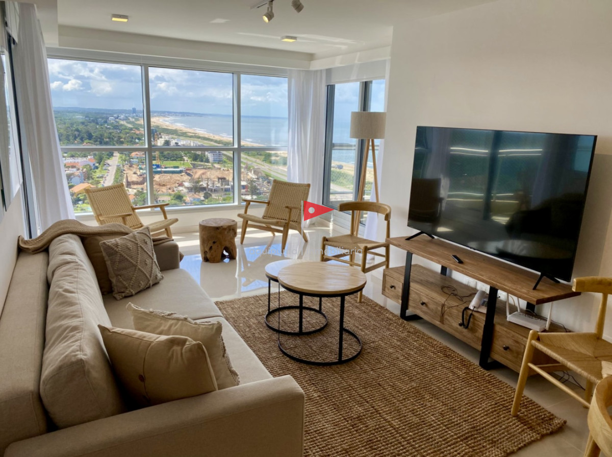 Apartamento ID.167 - Alquiler temporal de apartamento piso alto de 2 dormitorios más servicio en playa brava 