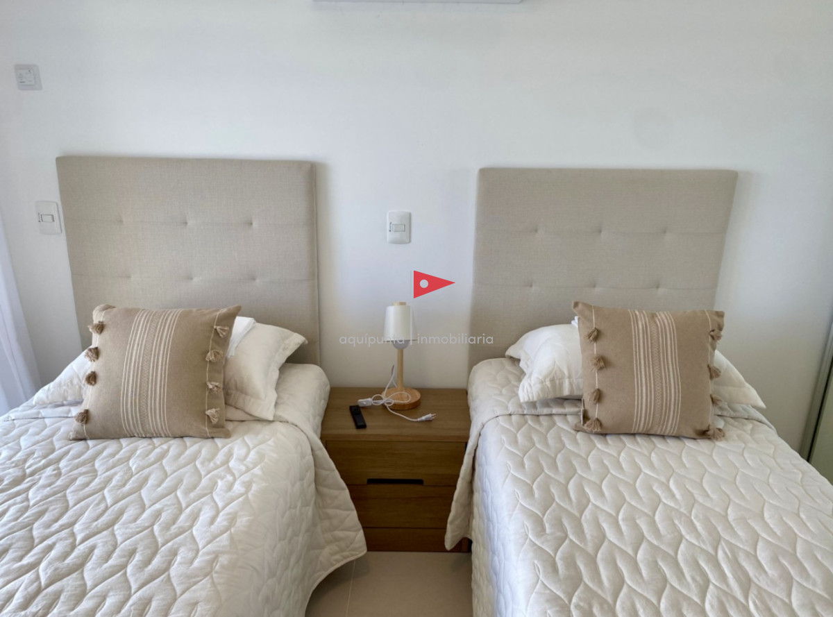 Apartamento ID.167 - Alquiler temporal de apartamento piso alto de 2 dormitorios más servicio en playa brava 