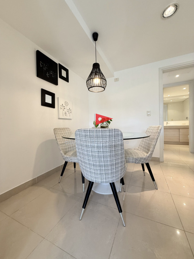 Apartamento ID.158 - Venta de apartamento de 3 dormitorios sobre primera fila de Playa Brava, Punta del Este