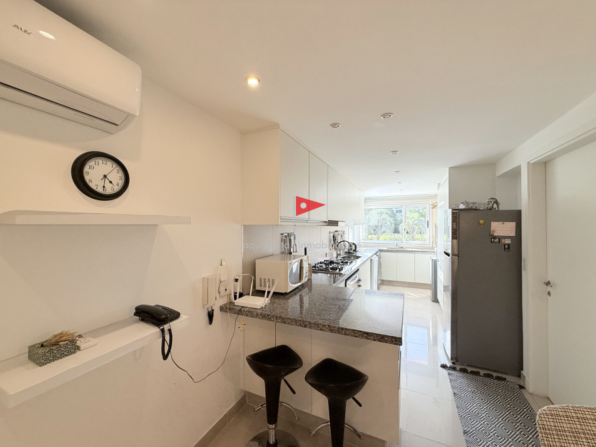 Apartamento ID.158 - Venta de apartamento de 3 dormitorios sobre primera fila de Playa Brava, Punta del Este