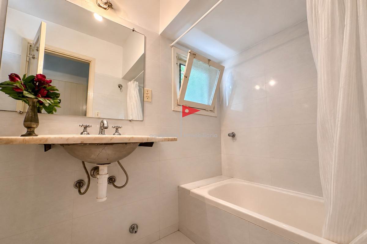 Casa ID.266 - Vendo Casa de 3 Dormitorios más Dependencia y Piscina, en Aidy Grill Punta del Este, Ubicada a pasos del Mar