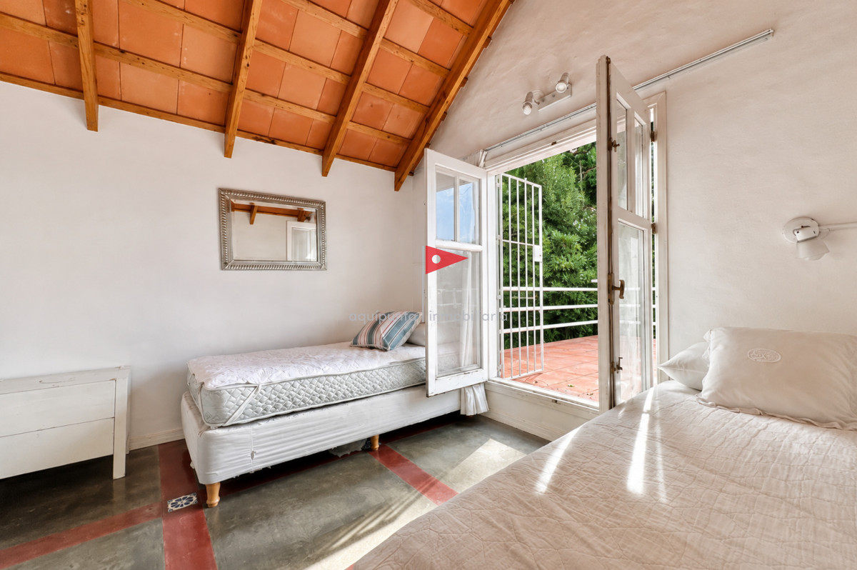 Casa ID.266 - Vendo Casa de 3 Dormitorios más Dependencia y Piscina, en Aidy Grill Punta del Este, Ubicada a pasos del Mar