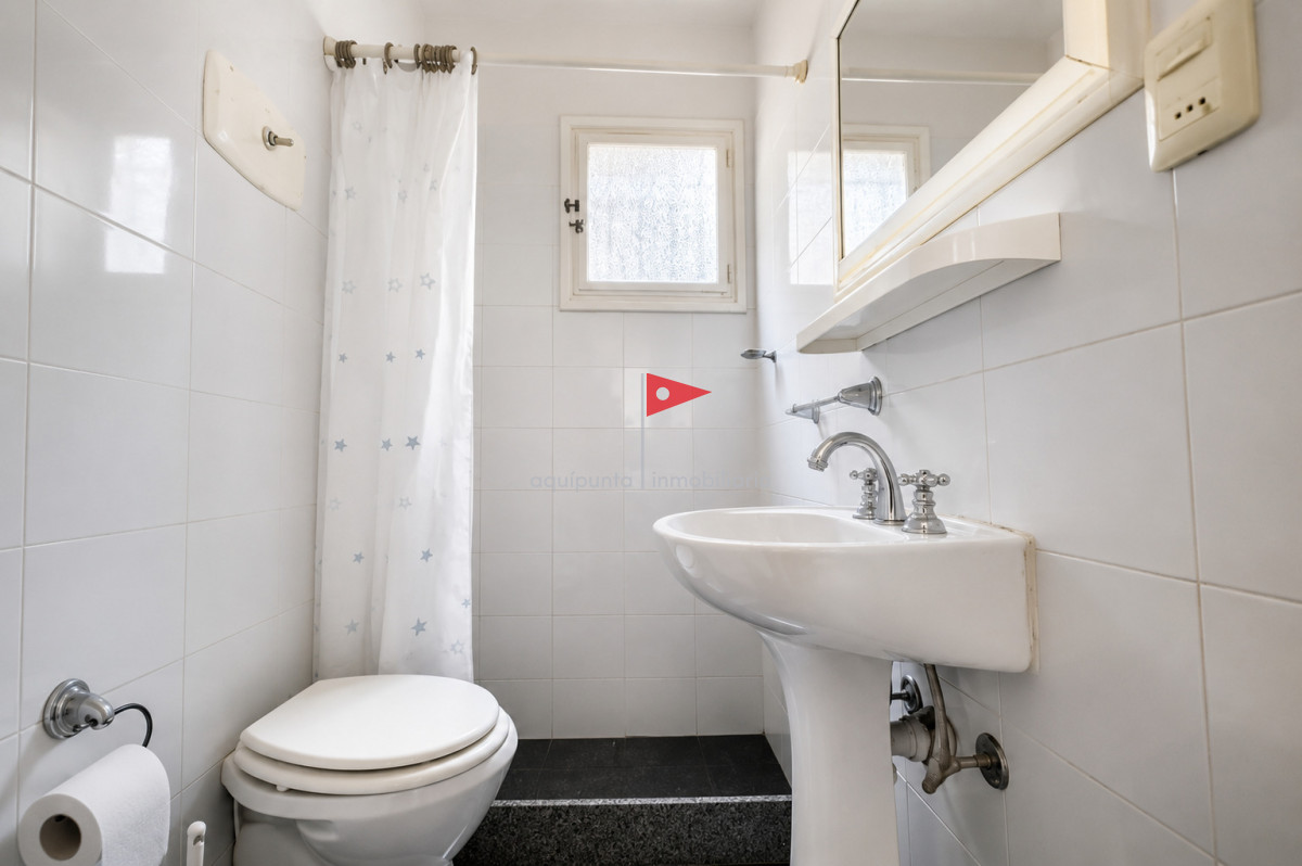 Casa ID.266 - Vendo Casa de 3 Dormitorios más Dependencia y Piscina, en Aidy Grill Punta del Este, Ubicada a pasos del Mar