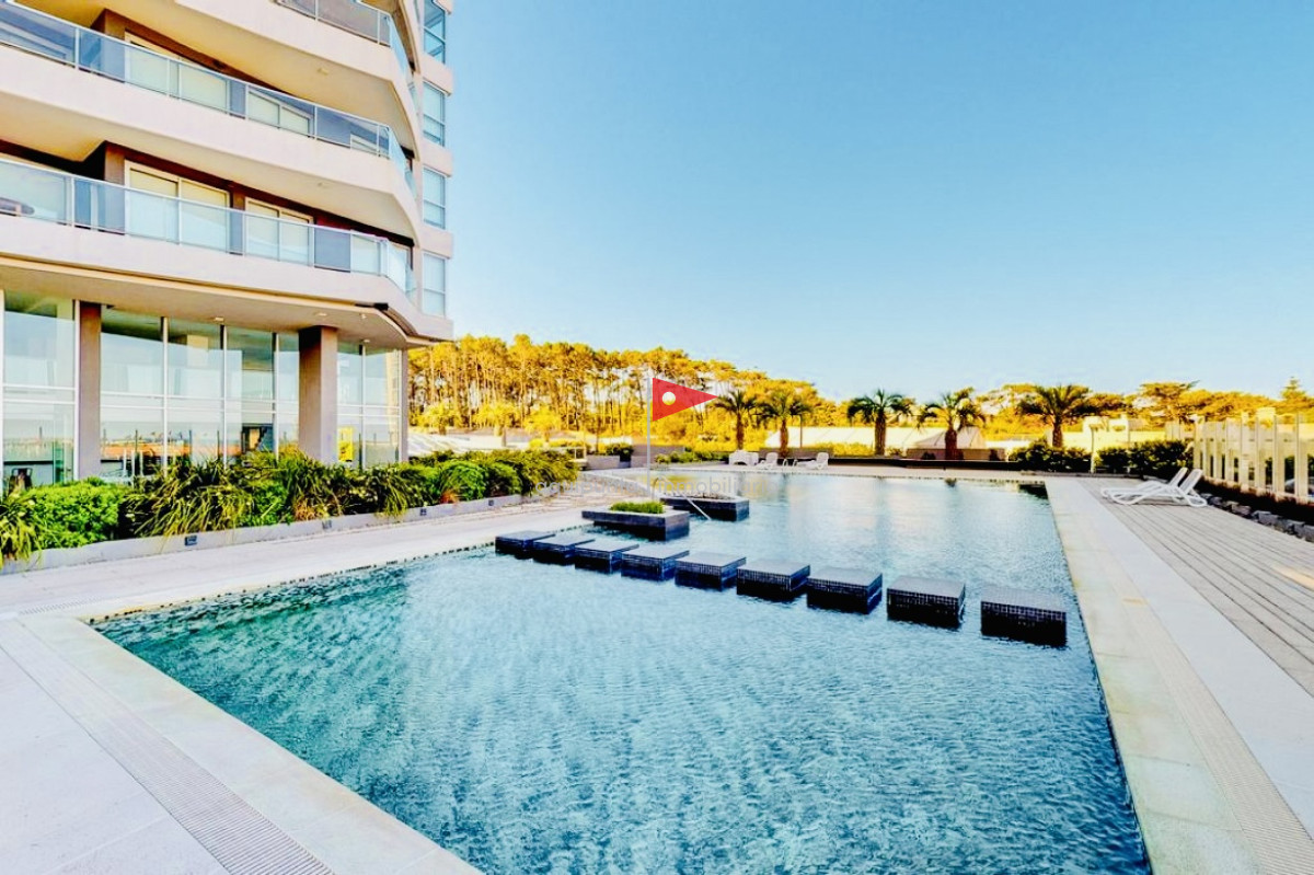 Apartamento ID.164 - Venta de gran apartamento de 3 dormitorios con parrillero propio en Playa Brava, Punta del Este